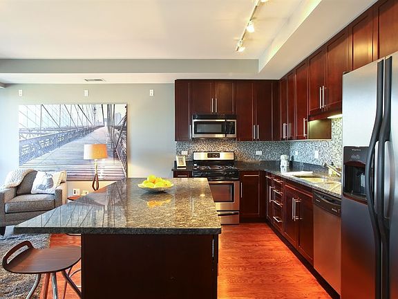 5th image of 744 W Fullerton Ave APT 303