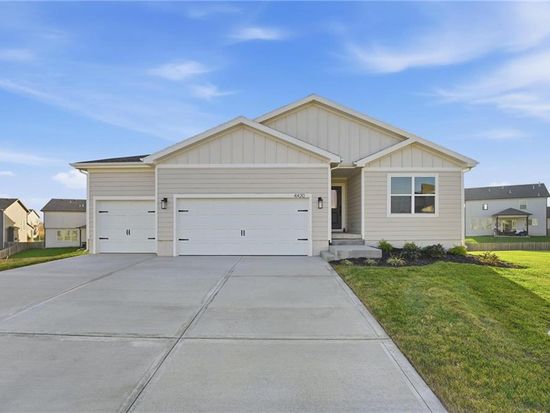 4420 SW Grindstone Cir, Lees Summit, MO 64082