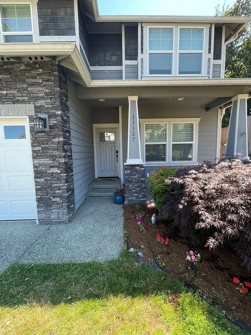 5Bd/2.5Ba Everett Home — Photo 2