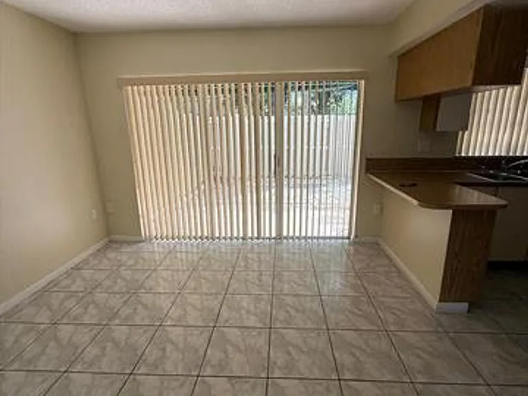 5232 SW 122nd Ter #Townhouse 5232 — Photo 9
