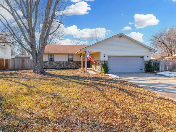 1629 N Pin Oak Ct, Rose Hill, KS 67133