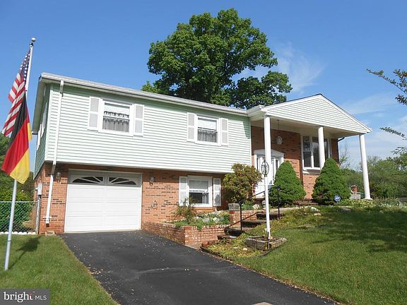 1 Car Garage with Opener - Asphalt Driveway