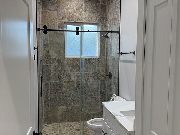 4th image of 2397 Lake Pickett Rd #W