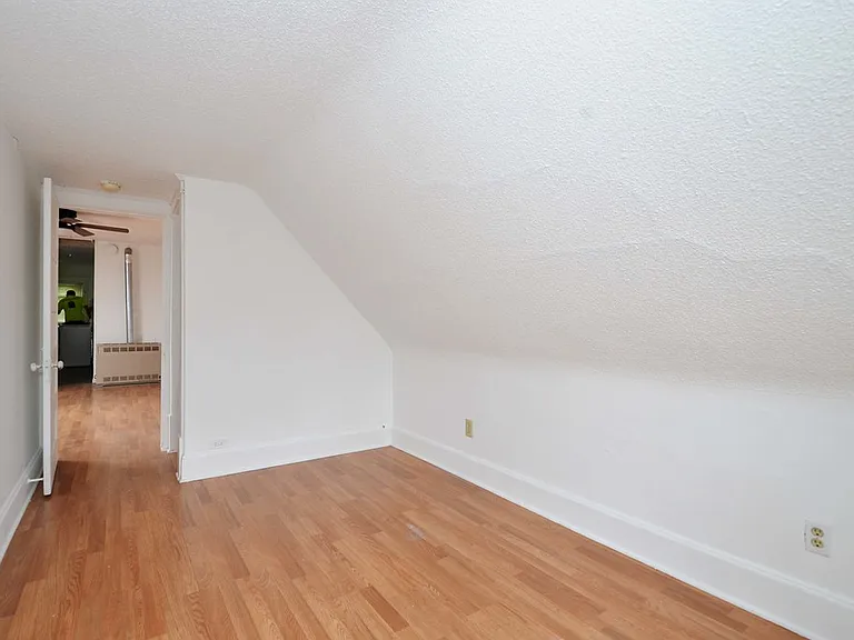 2529 Grand Ave S #3 — Photo 4