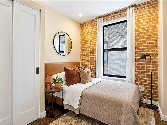 3rd image of 224 8th Ave APT 18