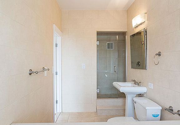 4th image of 360 E 65th St #19DE