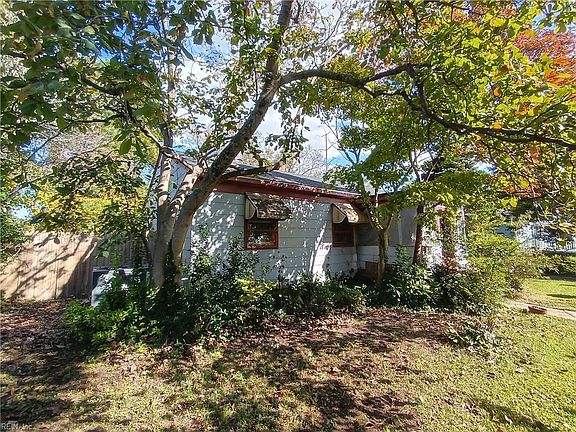 4th image of 308 Bradford Ave