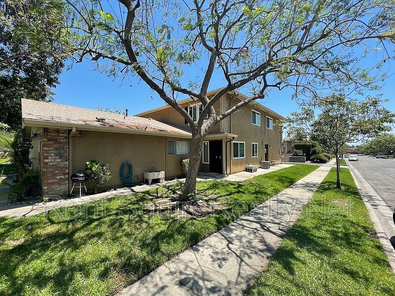 1st image of 1086 W Calle De Las Estrellas