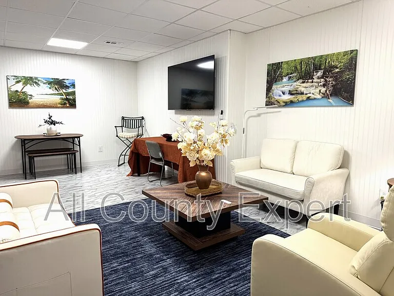 5760 Charleston Ln — Photo 4