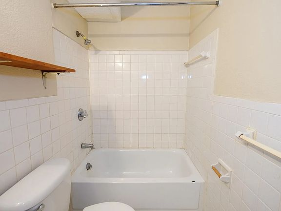 3rd image of 3037 Garfield Ave APT 6