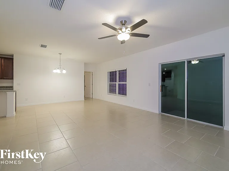 845 Avenal Ln — Photo 3