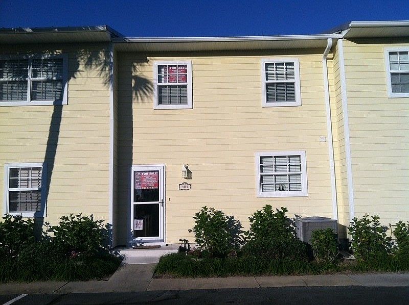 Two-Level Townhouse Condo
