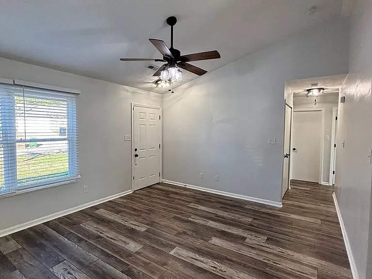 7800 Branford Ct — Photo 3