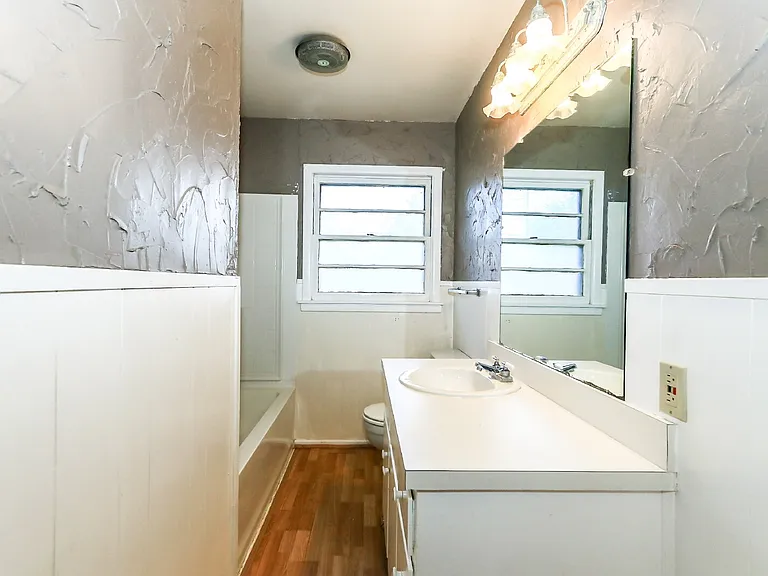 4911 44th St — Photo 11