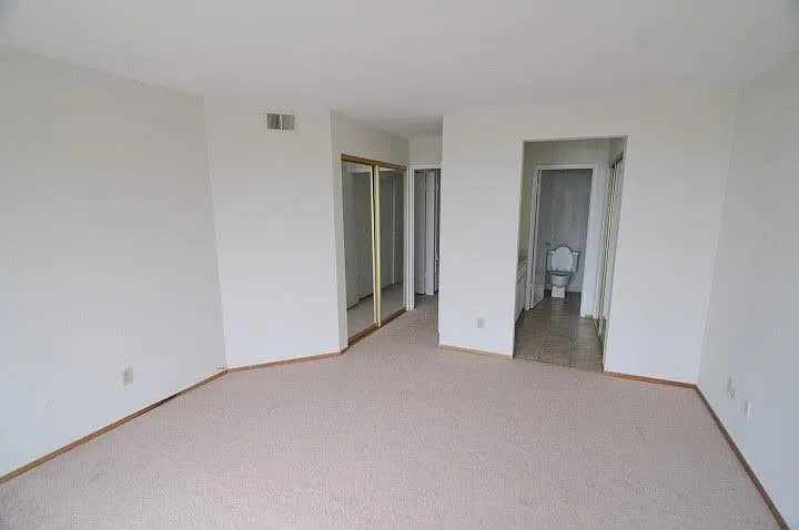 Beachview Ave — Photo 9