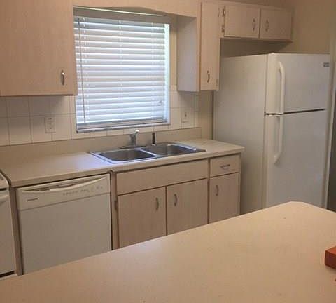 3rd image of 45 Eton Ln