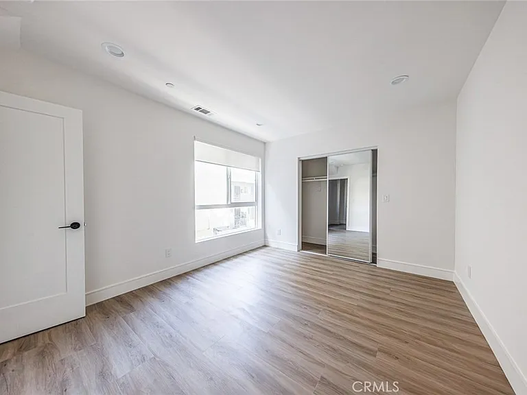 1243 N Sycamore Ave — Photo 29