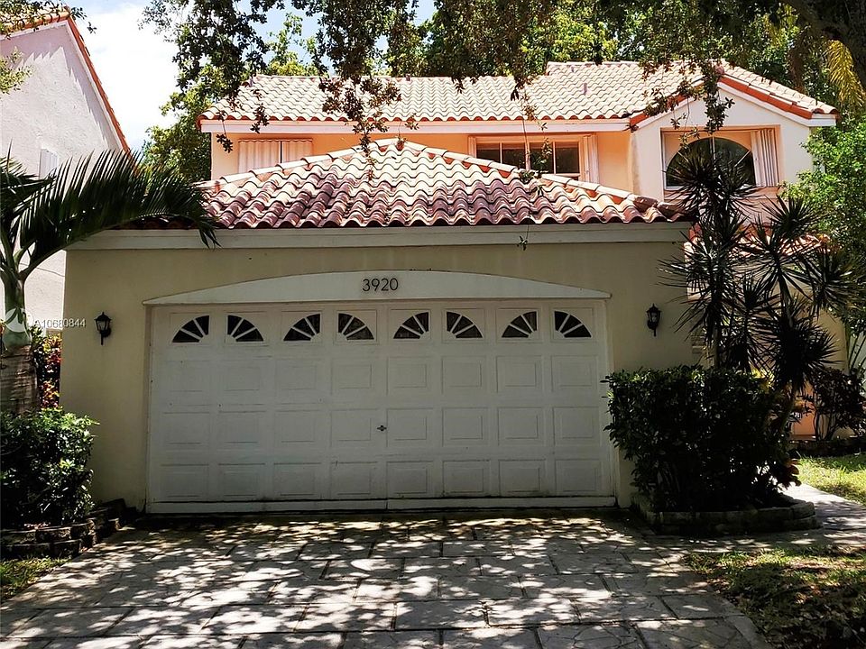 1st image of 3920 Hyde Park Cir