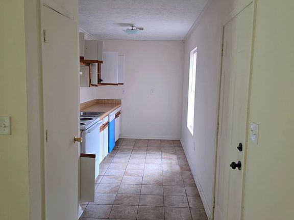 5th image of 2213 E 5th St APT A