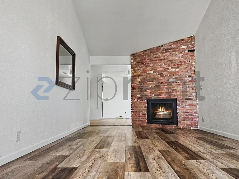 1812 Cirby Way #B — Photo 2