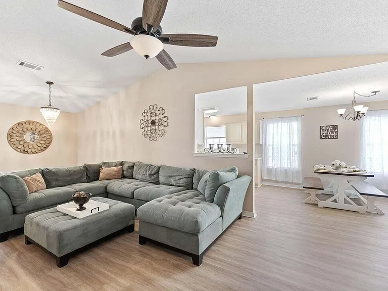 1504 Oakhill Rd — Photo 4