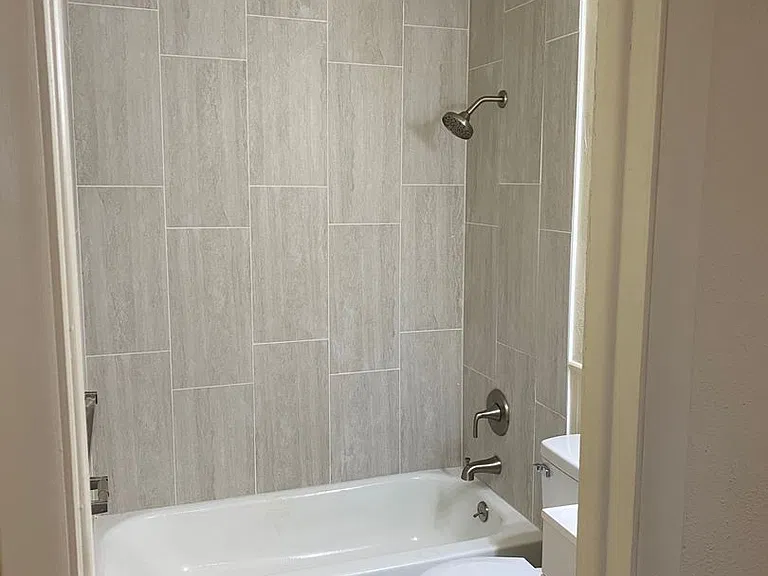 Central location | Lots of natural light — Photo 11