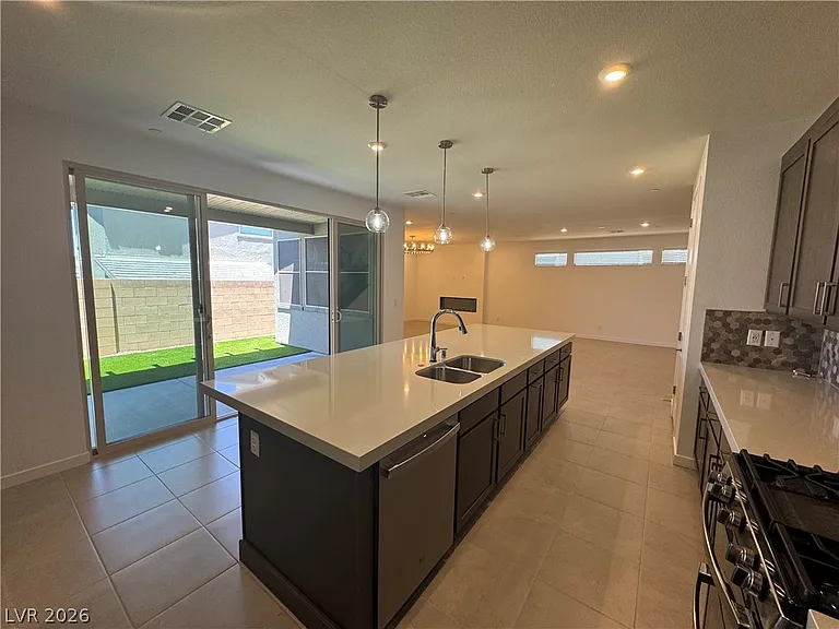 3262 Fountaintree Ave — Photo 9