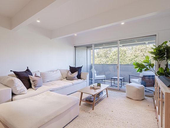 3rd image of 320 Via Casitas APT 210