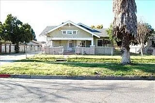 280 Angelus St photo 1