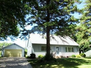 904 W 4th St, Morris, MN 56267