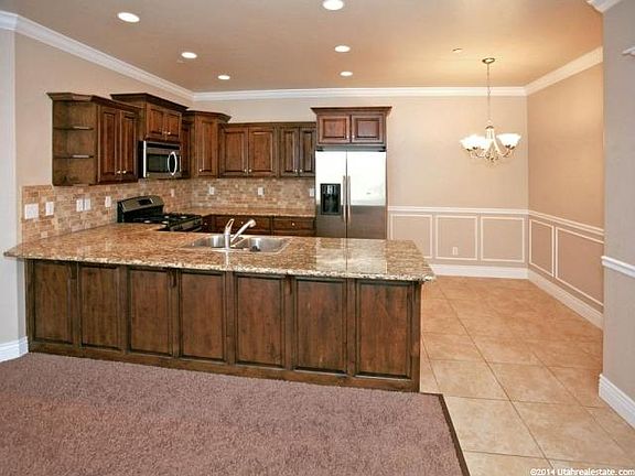 5th image of 476 W 200 N APT 306