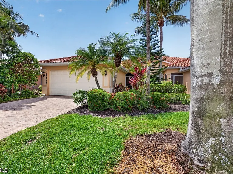 14214 Manchester Dr — Photo 2