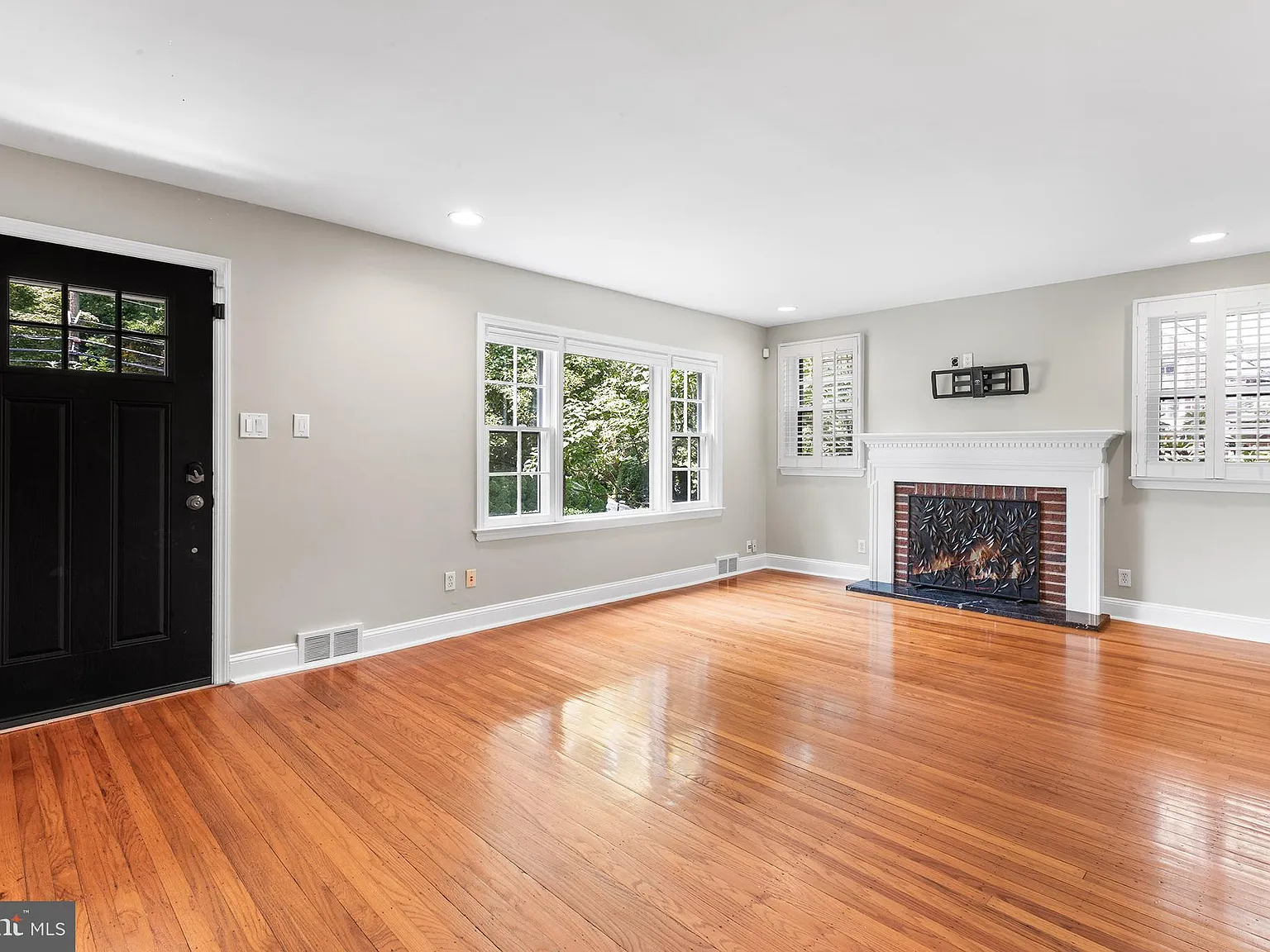 4 bed, 1598 sqft, $4,250 — Photo 3