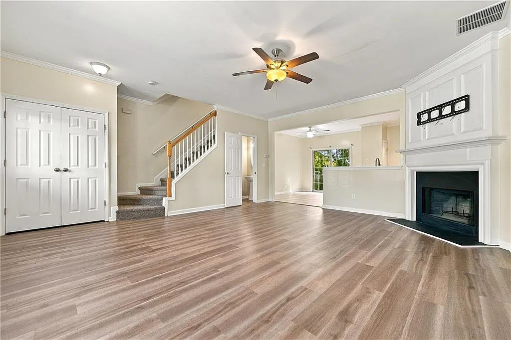 3 bed, 2.5 bath, 1386 sqft, $1,900 — Photo 4