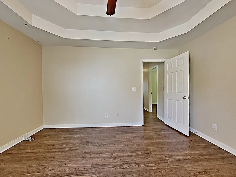 3916 Wakefield Dr — Photo 8