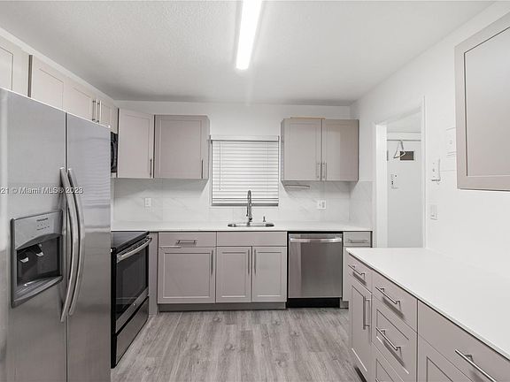 4th image of 5140 SW 40th Ave APT 1C