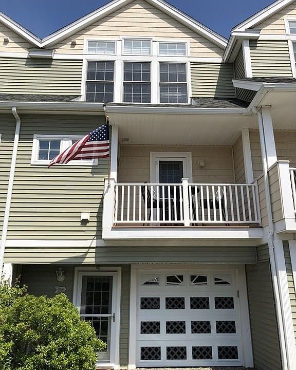 1st image of 585 N End Blvd Unit 4