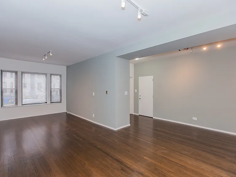 729 W Cornelia Ave #2 — Photo 2