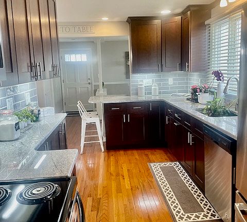3rd image of 31 Brookview Dr W