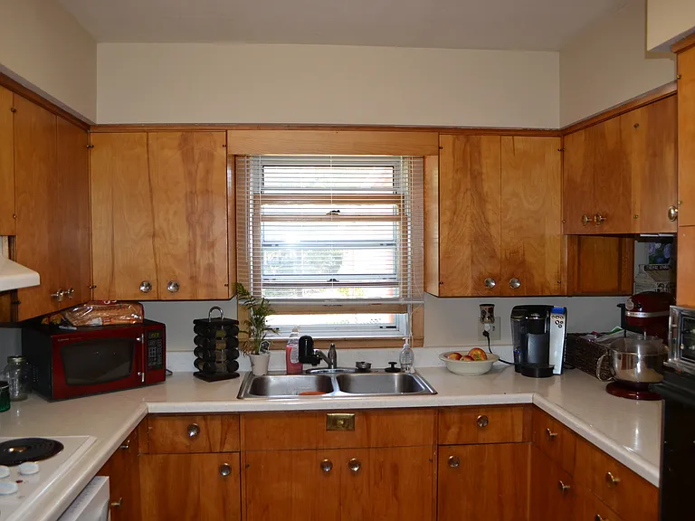 322 Webster St — Photo 14