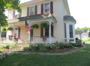 212 4th St, Bonaparte, IA