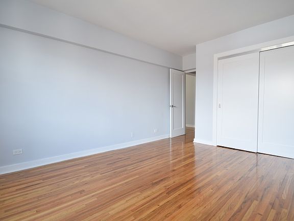 Pelham Parkway Towers - Bedroom - X Line