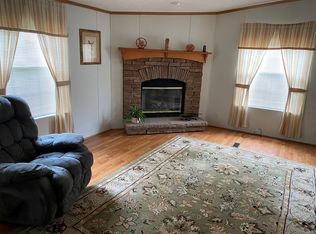 98 Pool Dr, Pipestem, WV 25979