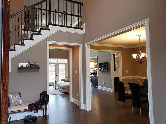 2-story foyer entrance