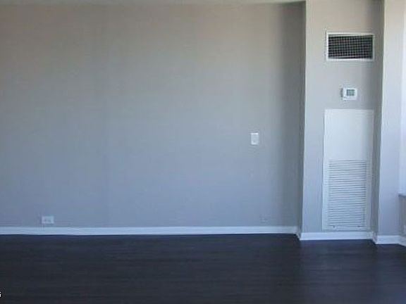 4th image of 176 N Harbor Dr