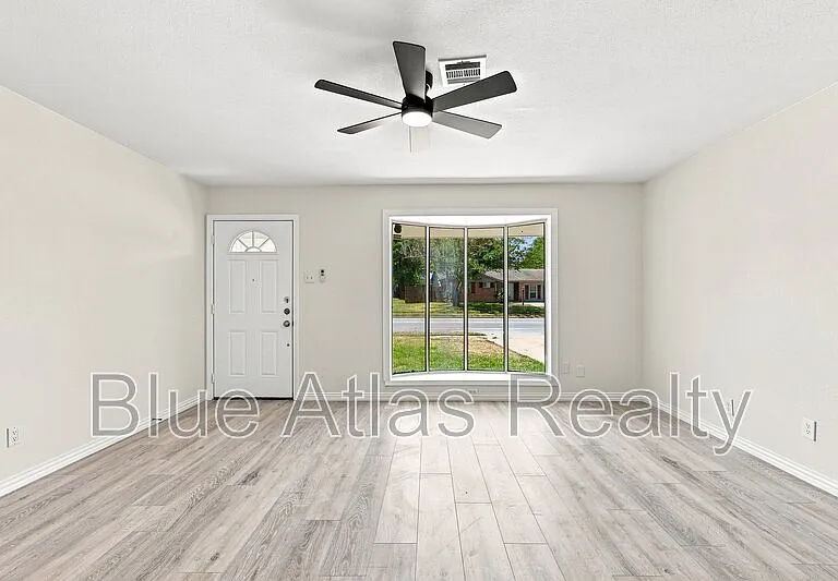 6008 Golden Gate Dr — Photo 3