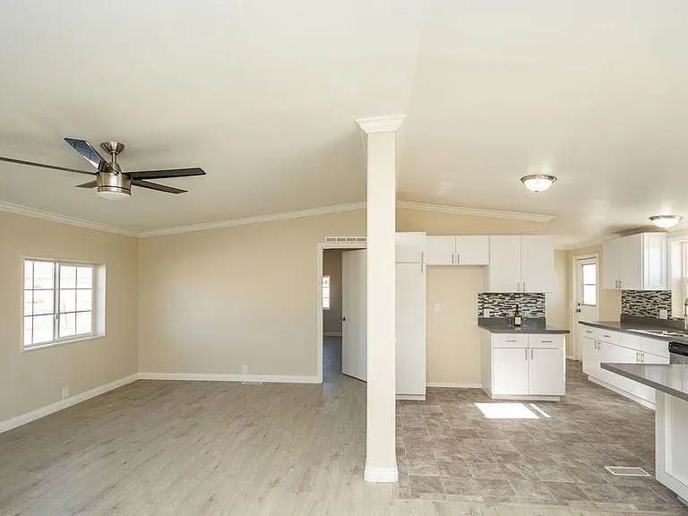 521 W Shady Ln — Photo 19