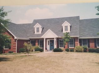 412 Farmbrook Cir, Frankfort, KY 40601