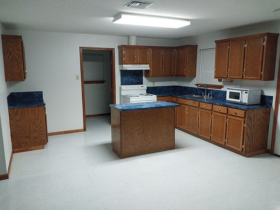 3rd image of 533 Leo Dr