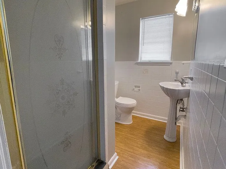 Preleasing For August! Close To Campus — Photo 12